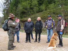 Geprüfter Natur- und Landschaftspfleger (Ranger) bei einer Führung im Nationalpark. Foto: Dr. G. Hein